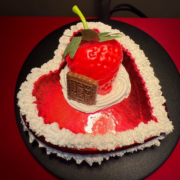 Fake Cake Gift Box - Picture 2 of 4